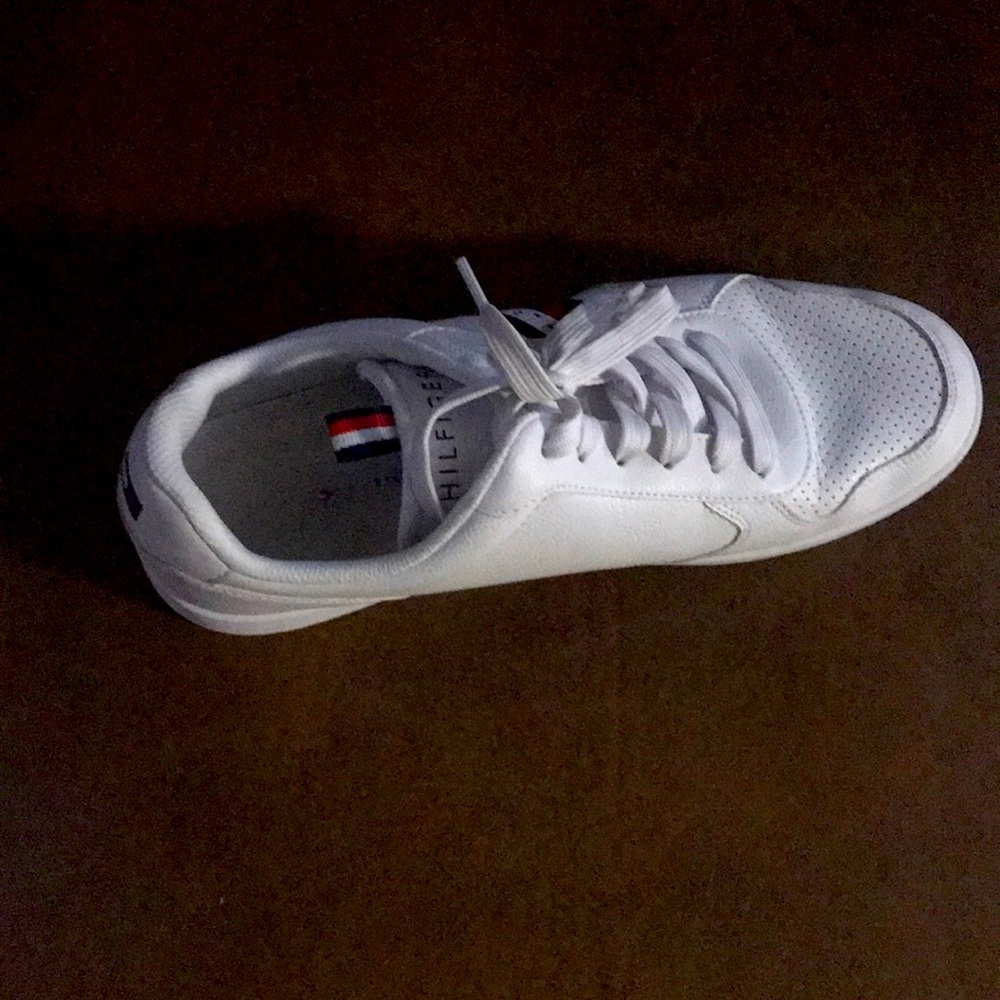 I am Selling new Tommy Hilfiger shoes for cheap